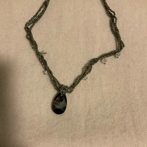 Elegant Swarovski teardrop pendant Beaded Necklace - Picture 3 of 4